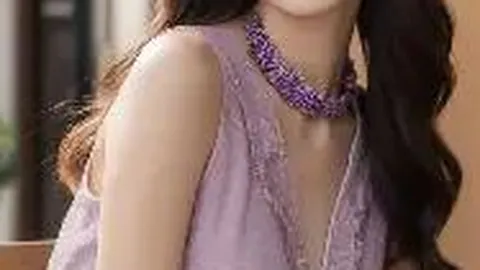 “微博二次上市首日跌价！娱乐明星推动KOL经济，商业化挑战如何应对？”